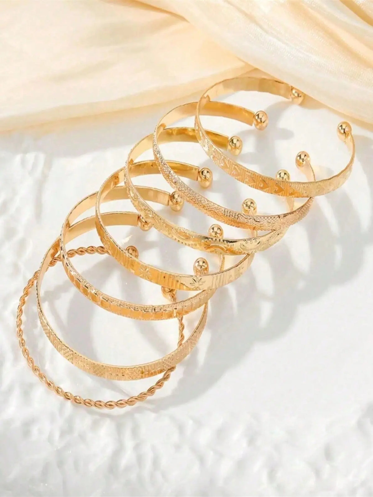 7-Piece set Women's Gold Bangle Set Gold-Plated Stackable Open Cuffs & Classic Embossed Designs, Minimalist Layering Jewelry, Stack Bangles, Perfect Gift For Her, Suitable For Women's Everyday And Vacation Outfits, Bracelets Stack
