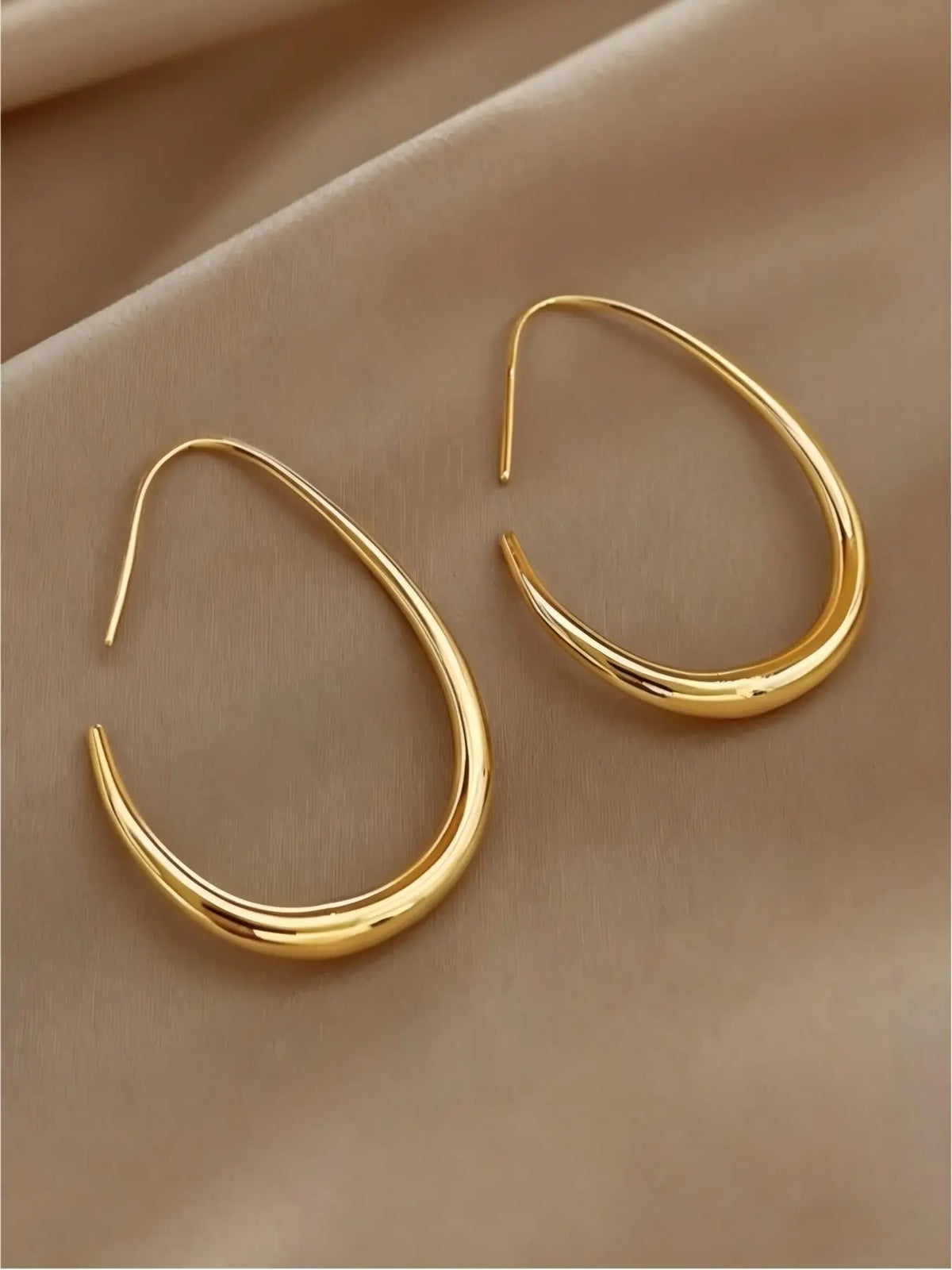 Hypoallergenic Gold Teardrop Hoop Earrings for Women ，Gold Plated Stainless Steel Large Oval Hoops, Tarnish Resistant, Comfortable Lightweight Earrings for Sensitive Ears, Ideal for Daily Wear & Gifting, High Quality Earrings, Stylish Jewelry