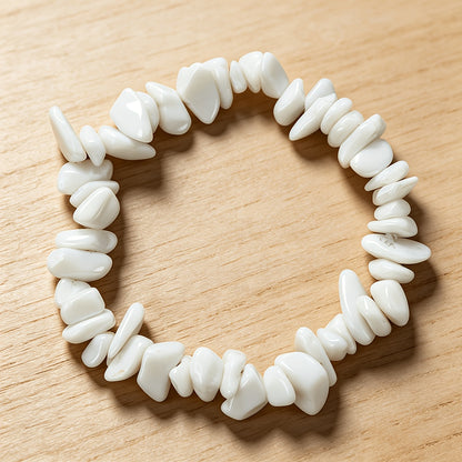 1pc Men' & Women' White Pebble Bracelet with Elastic Cord & Transparent Stones - Suitable for Beach Vacation, Casual Attire, Gift for Valentine' Day, Mother' Day, Graduation - Year-Round Minimalist Bangle