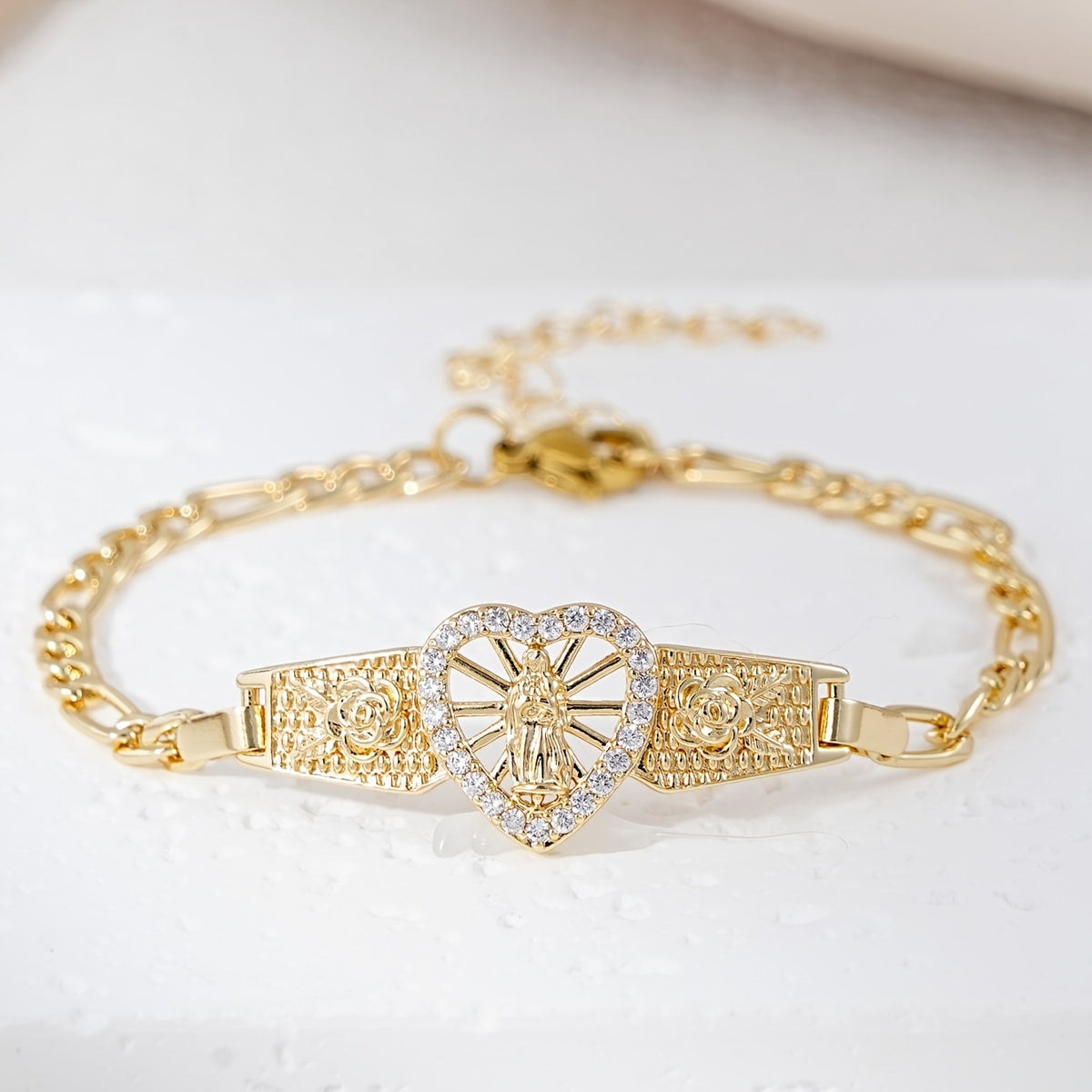1pc of Women'S Fashion Bracelet, Charming, Easy And Exquisite Synthetic Zirconia Inlaid Hollow Love Heart Portrait Decoration Metal Chain Bracelet, Party Banquet Jewelry Additions, Friendship Gift