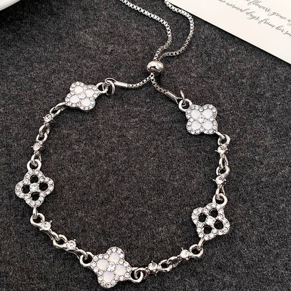 A Light Luxury, High-end, Exquisitely Inlaid Synthetic Zirconia Lucky Flower Bracelet, Suitable for Women to Wear Daily, to Banquets, and as a Holiday Gift