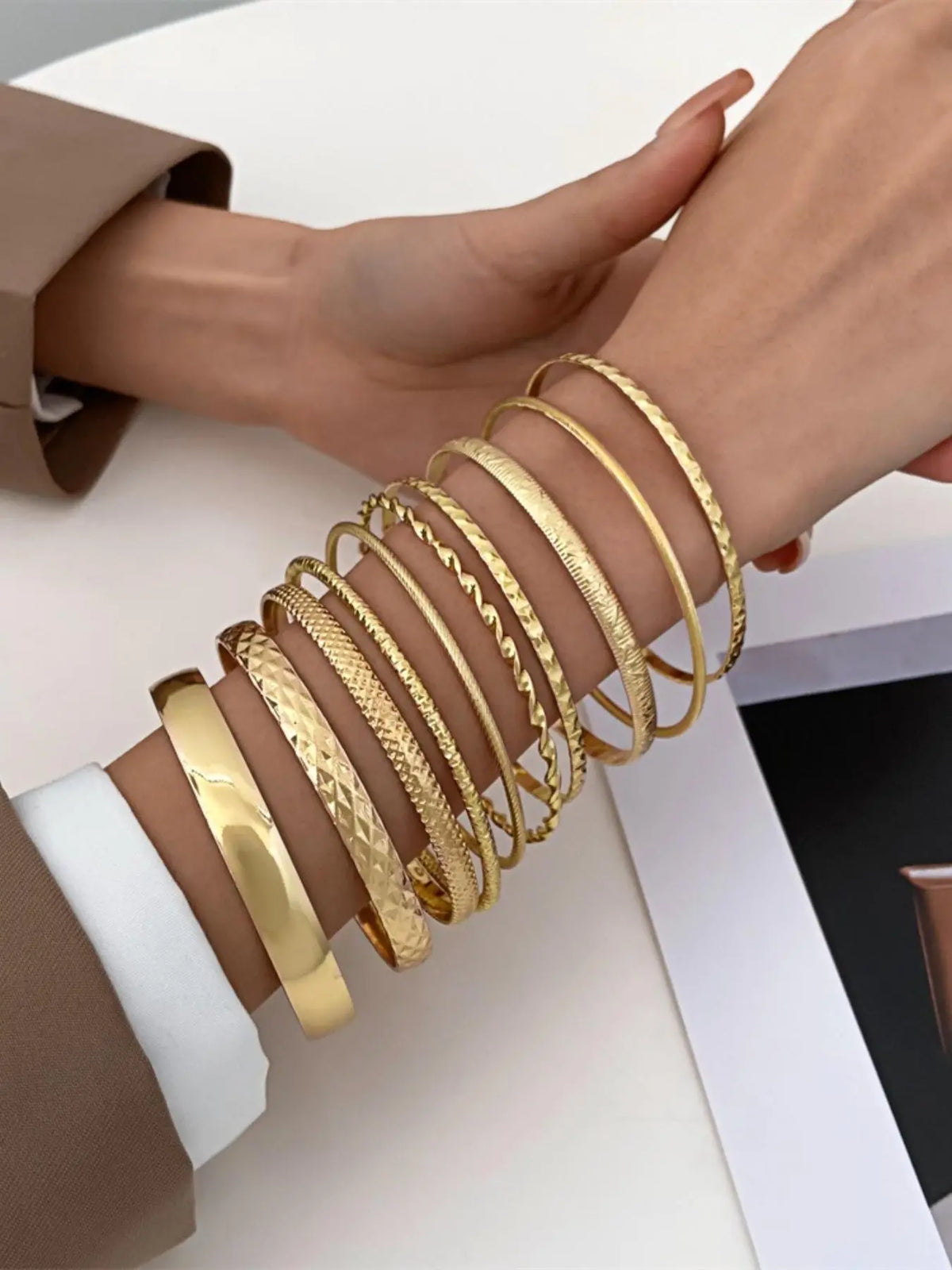 Women's 10pcs Textured Metal Design Bangle, Boho Ethnic Jewelry for Beach Party Vacation, Metal Bangles for Women Girl Gift Daily Use, Stackable Bracelets, Bangle Bracelet Set, Fashionable Bracelet Style