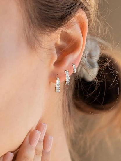 CAROVO 14K Gold-Plated Brass Huggie Hoop Earrings Set with Rhinestone Cubic Zirconia - Thick, Chunky Small Hoops, Female Daily Wear Fashion Jewelry, Gifts for Women