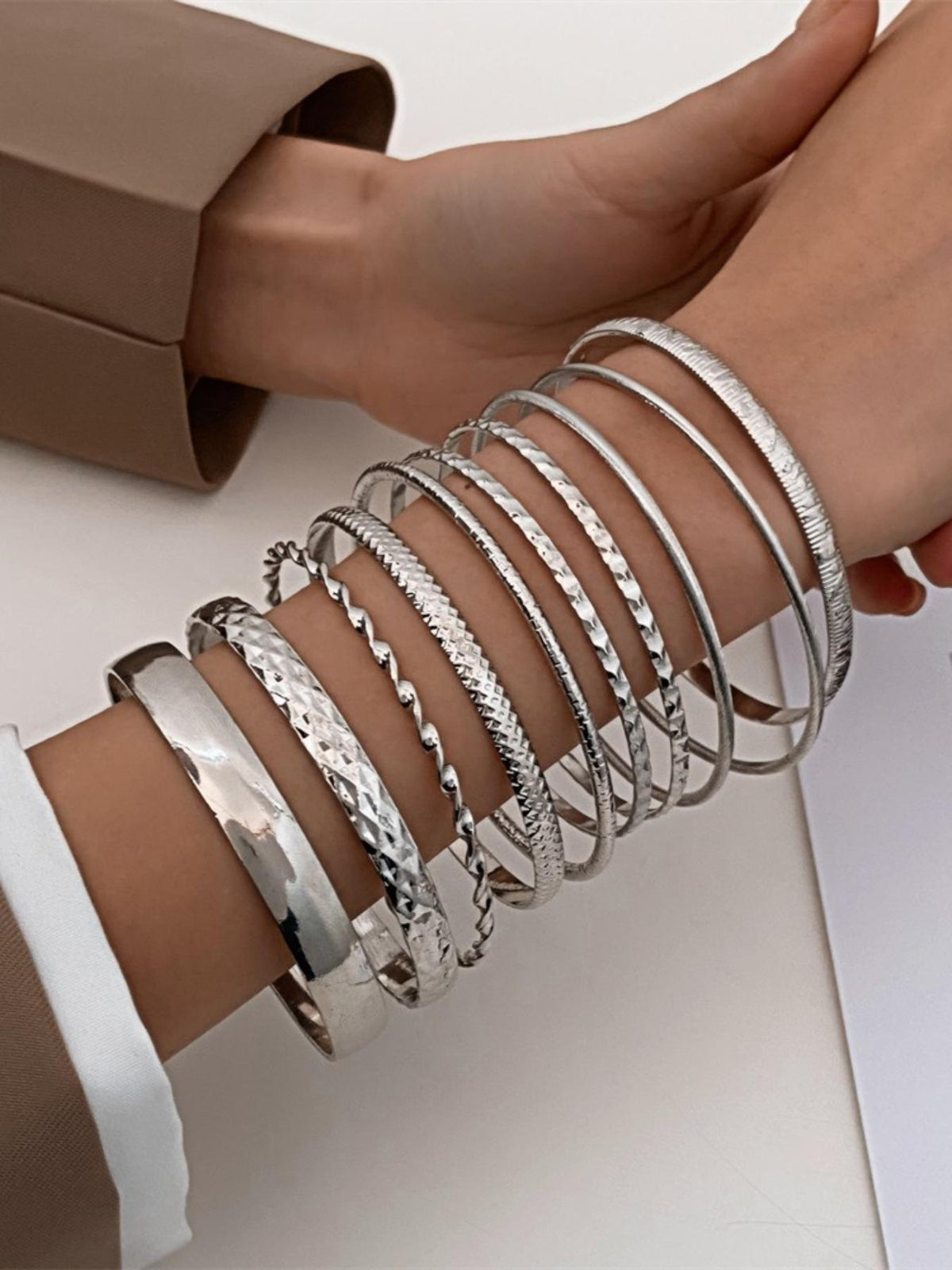 Women's 10pcs Textured Metal Design Bangle, Boho Ethnic Jewelry for Beach Party Vacation, Metal Bangles for Women Girl Gift Daily Use, Stackable Bracelets, Bangle Bracelet Set, Fashionable Bracelet Style