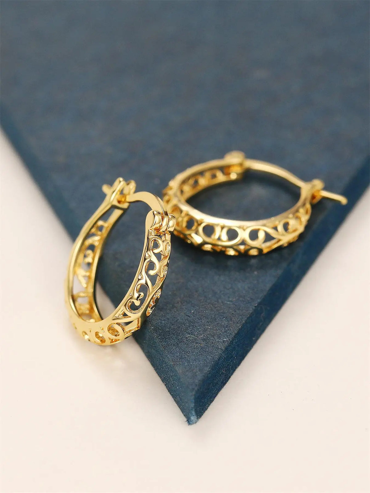 1 Pair Hollow Out Copper Hoop Earrings, Circular Hoop Earrings, Hoop Shape Earrings, Simple Fashionable For Women, Anniversary Birthday Jewelry Gift