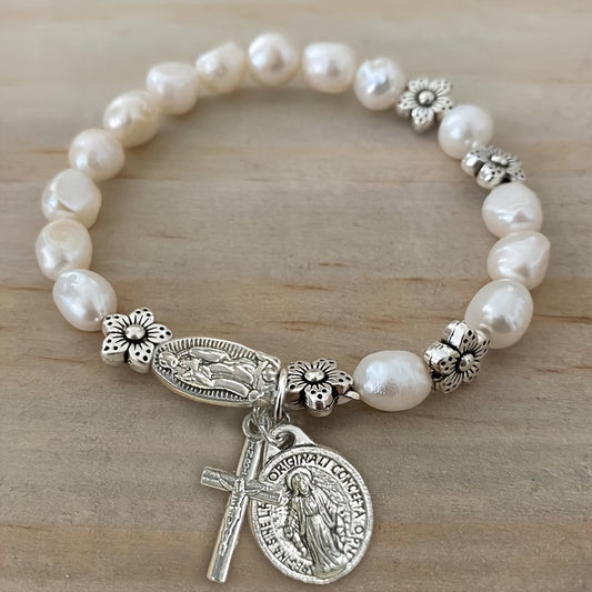 A Stylish And Exquisite White Irregular Faux Pearl Antique Silvery Flower Bead Bracelet for Women, Perfect for Daily Wear Or As a Gift for Parties